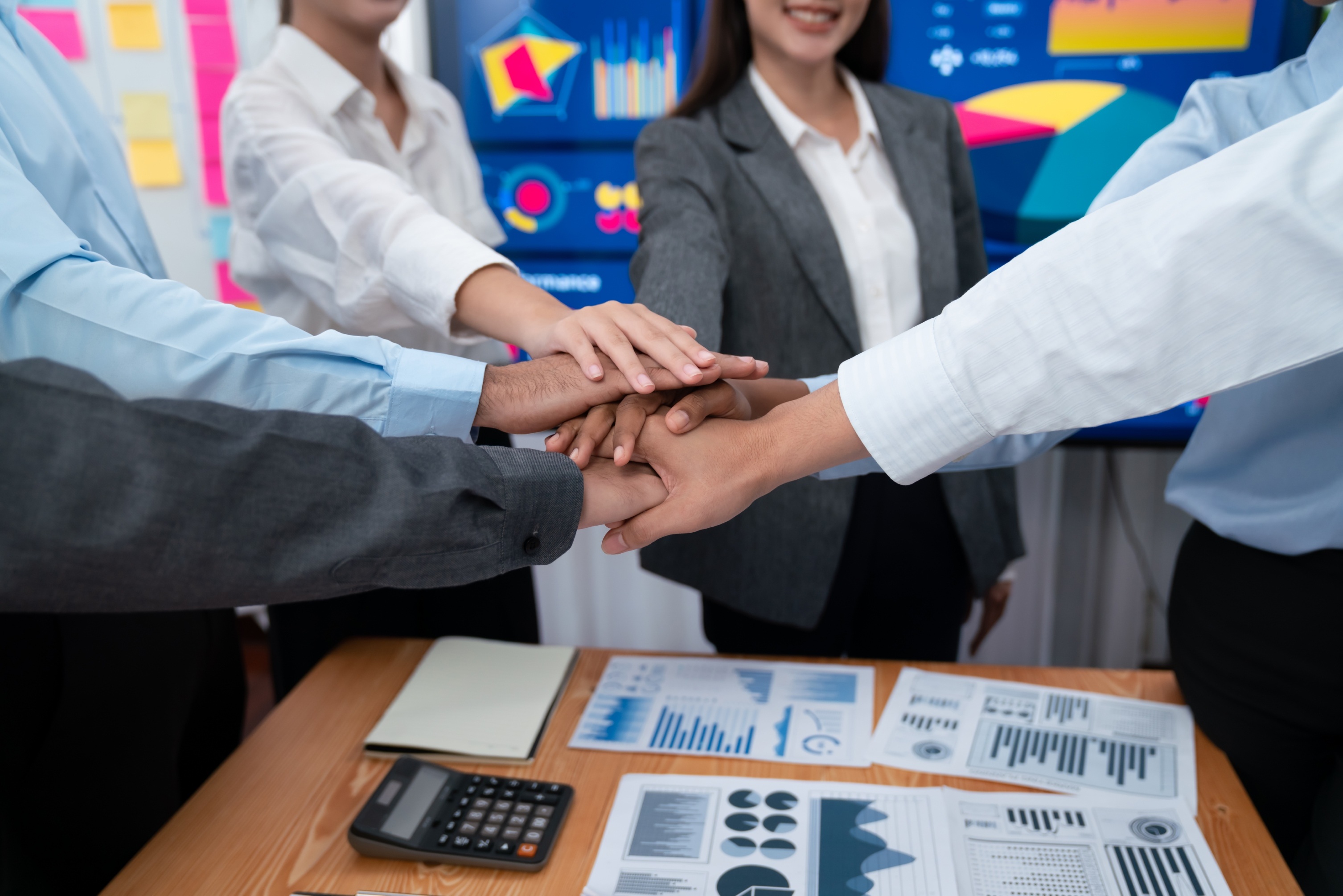 multiracial-office-worker-s-hand-stack-shows-solidarity-teamwork-trust-diverse-community-businesspeople-unite-business-success-through-synergy-collaboration-by-hand-stacking-concord